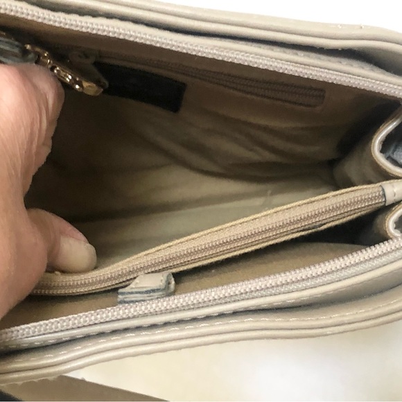 Liz Claiborne Beige Crossbody Purse, 3 zippered pouches, zipper closure - Picture 8 of 15